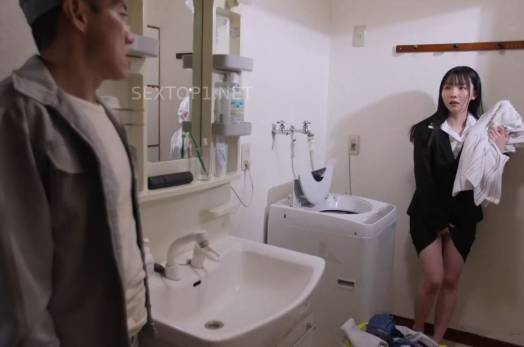 Qua nhà sếp tổng sửa dùm cái máy giặt thì thấy con gái ông ấy ngon quá