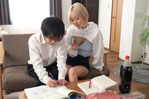 Mẹ thuê gia sư kèm cặp con trai nhưng kèm học thì ít mà kèm cu thì nhiều